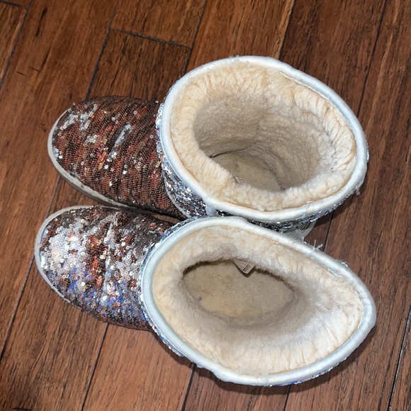 UGG Sparkly Gold/Brown Boots!! - Picture 5 of 10